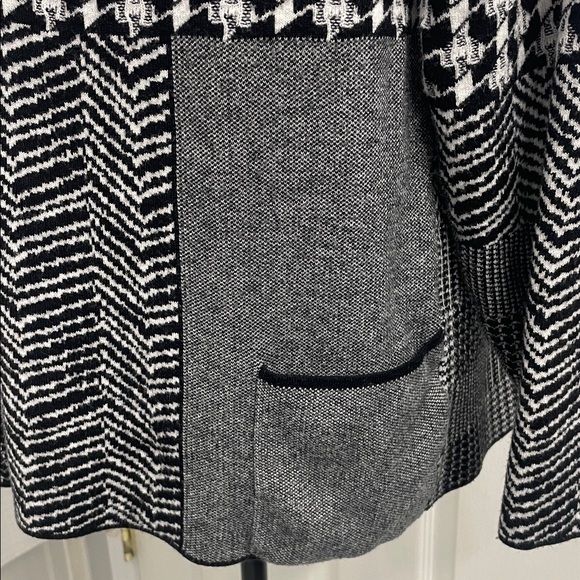 Elena Wang Black and White Patchwork Sweater Cowl Neck Long Sleeve Pockets Sz XL - Picture 3 of 9